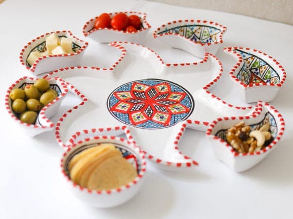 Tapasplatte Keramik Rot – 8-teiliges sternförmiges Servierset, handbemalt für Snacks, Dips, Vorspeisen & mediterrane WeihnachtesGeschenkidee