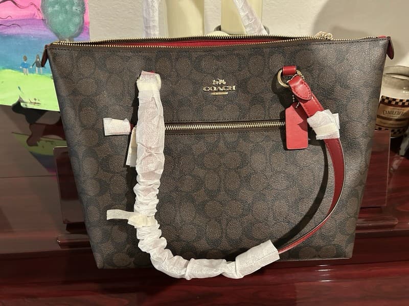 NWT Coach Gallery Tote Brown Leather With C’s, Red Accent Large Zipper