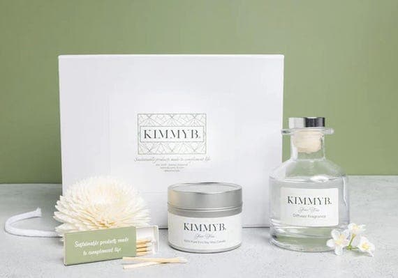 Shea Bliss Fragrance Gift Set: Flower Diffuser & Soy Candle