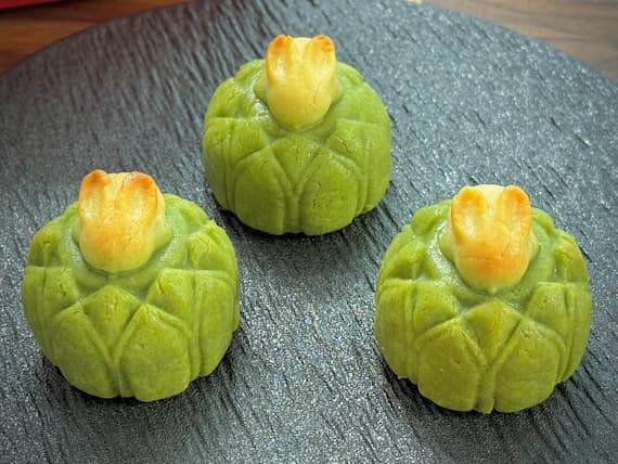 Lotus Blossom Bunny Mooncakes Cranberry Coconut Filling Handmade Mid Autumn Festival Gift Pastry (Box of 3, 50g Each)