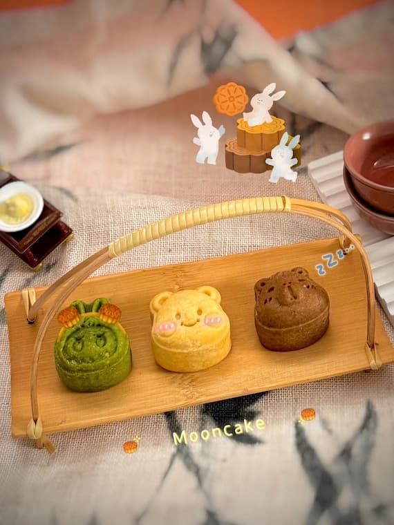 Cute Capybara Butter Bear Bunny Salted Egg Custard Mini Mooncake Gift Box – 3 Flavors, 6 Handmade Pieces (Matcha, Cocoa, Classic)